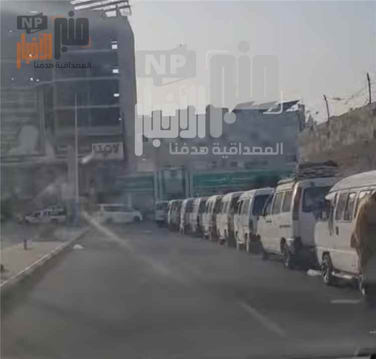 أزمة الغاز تعيد مشاهد الطوابير إلى عدن.. مواطنون ينتظرون لساعات وسط غياب الحلول