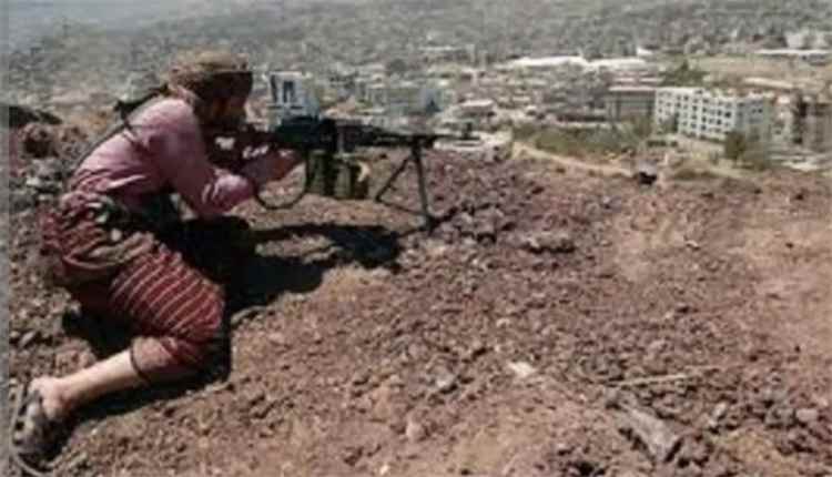 إصابة امرأة برصاص قناص حوثي في تعز.