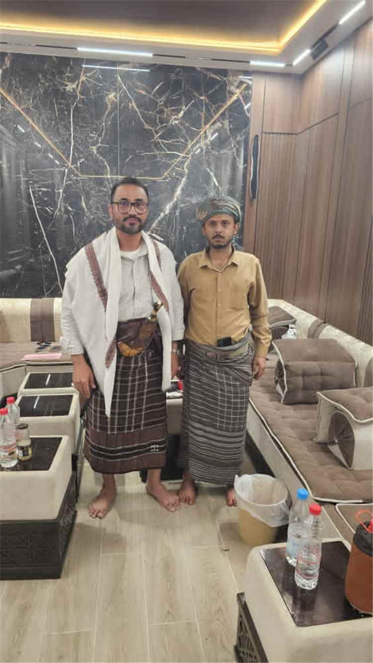 أثناء لقائهما: الدكتور عبدالجبار الجردمي مع سلطان يافع إسكندر بن هرهره المرحلة تتطلب تضافر جهود أبناء الجنوب