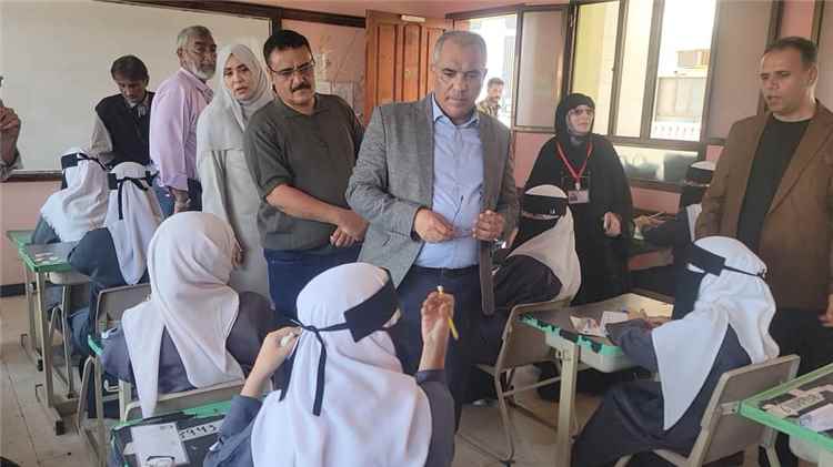 وزير التربية والتعليم يتفقد اختبارات الثانوية العامة في مديرية المنصورة بعدن..