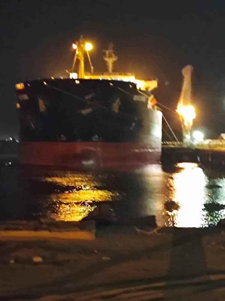مصدر مسؤول يؤكد حل أزمة وقود الطيران بوصول باخرة الكيروسين تبع البسيري