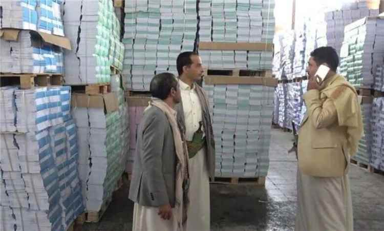 قرارات تربوية مثيرة للجدل في إب: إلزام كوادر تعليمية بالعودة للتدريس تحت طائلة التهديد.