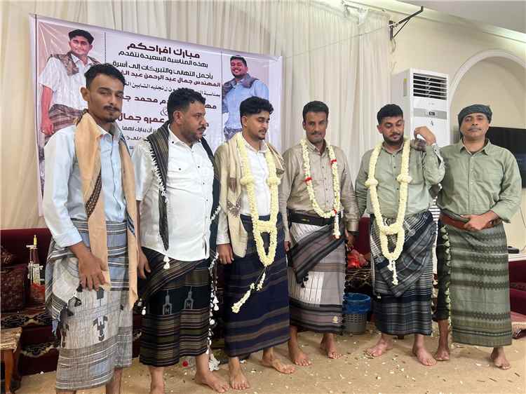 على راسهم العميد جلال الربيعي..قيادة قوات الأمن الوطني بعدن تشارك في حفل زفاف المهندس المقدم محمد جمال والملازم أول عمرو جمال