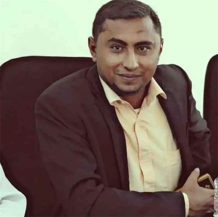 إشادة بدور عادل مكرشب في خدمة أبناء الحديدة المواطنين والنازحين وتعزيز العمل الإنساني .