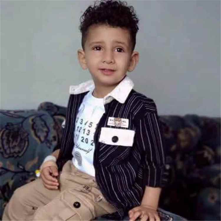 مأساة تهز إب.. طفل يفارق الحياة اختناقا بعد عجز المستشفيات عن توفير منظار طبي لإنقاذه