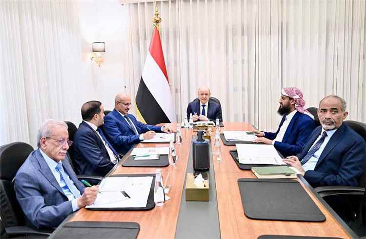 مجلس القيادة الرئاسي يستعرض مستجدات الأوضاع ويشدد على تسريع الإصلاحات وحماية المكتسبات الوطنية