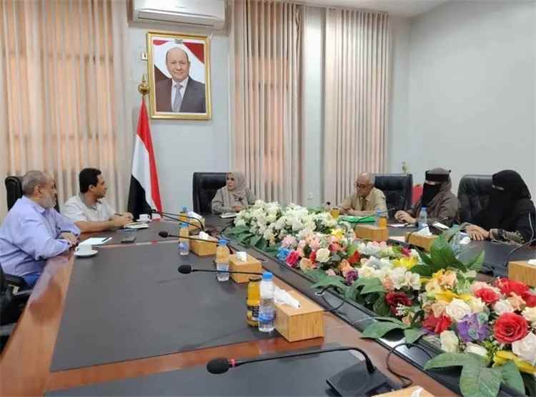 الوزيره دكتوره جعسوس تناقش مع القائم بأعمال المدير التنفيذي للصندوق الاجتماعي للتنمية تنفيذ برامج ومبادرات مشتركة تسهم في التمكين الاقتصادي والاجتماعي للمرأة،.