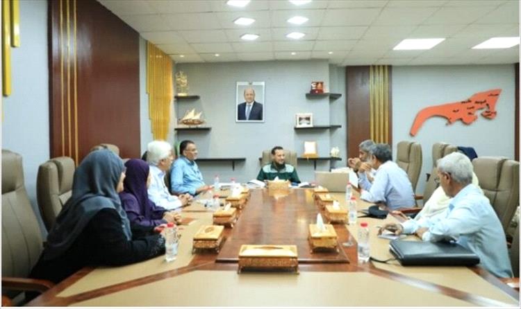 وزير الدولة محافظ العاصمة عدن يؤكد على أهمية مضاعفة الجهود والارتقاء بمستوى خدمات النظافة...