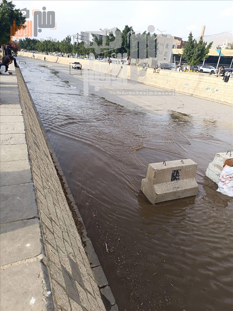 عاجل: هذا مايحدث بالشارع المؤدي من دار  الرئاسة نحو السائلة في صنعاء