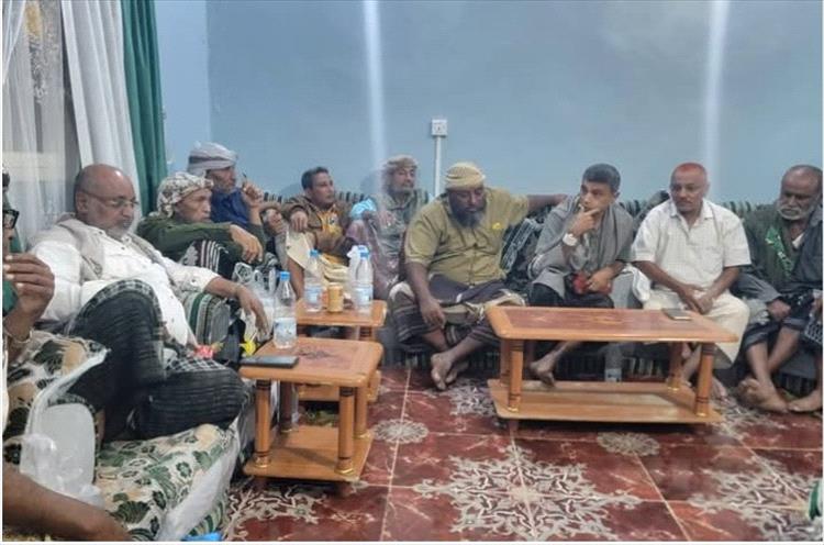 السلطة المحلية بالخوخة تلتقي بالعُرف البحري لمناقشة أوضاع الصيادين...