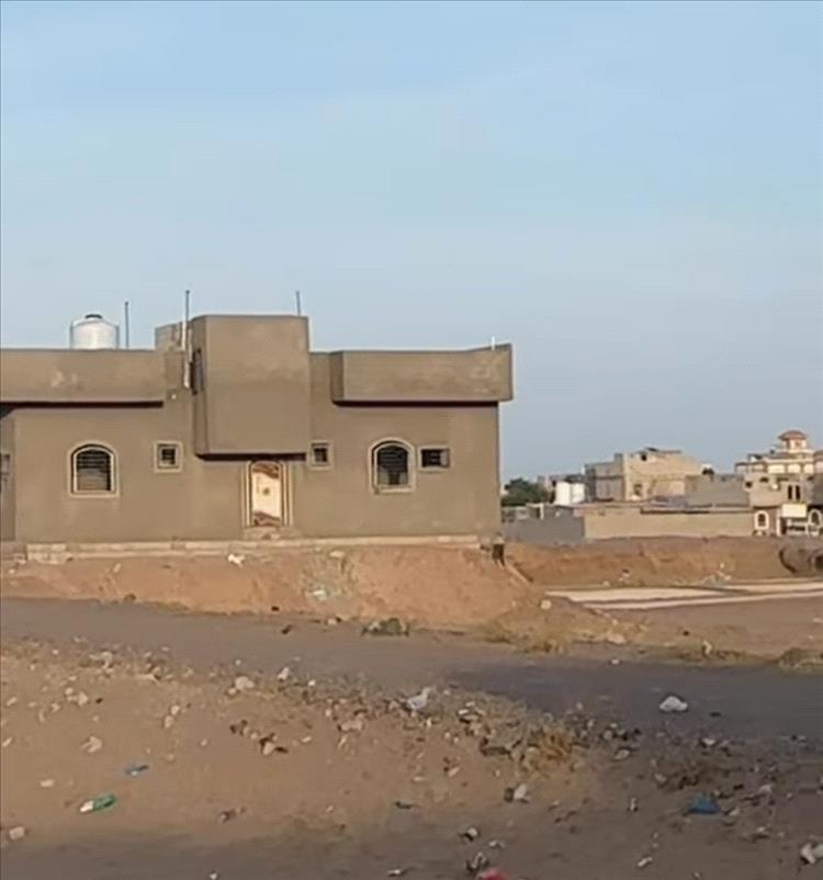 مدينة بوابة عدن السكنية.. تقدم متسارع في الأعمال وسط أسعار تنافسية ومناسبة