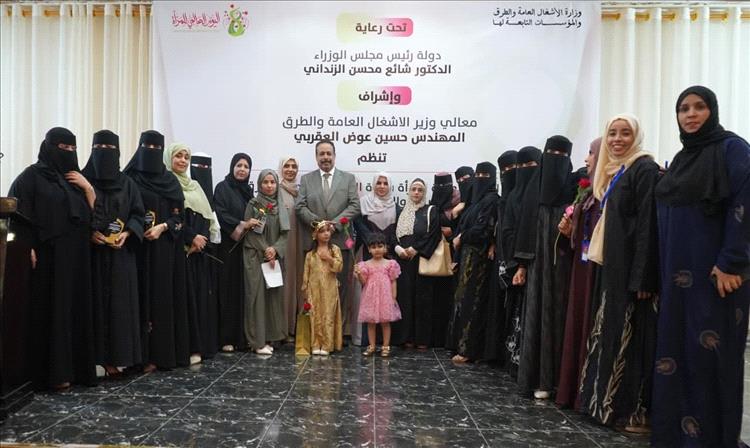 قطاع المرأة بوزارة الأشغال يكرّم المبرزات في قطاعات الوزارة بمناسبة اليوم العالمي للمرأة