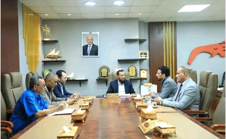 وزير الدولة محافظ العاصمة عدن يشدد على أهمية الدور الذي تؤديه المؤسسات التعليمية في بناء القدرات البشرية