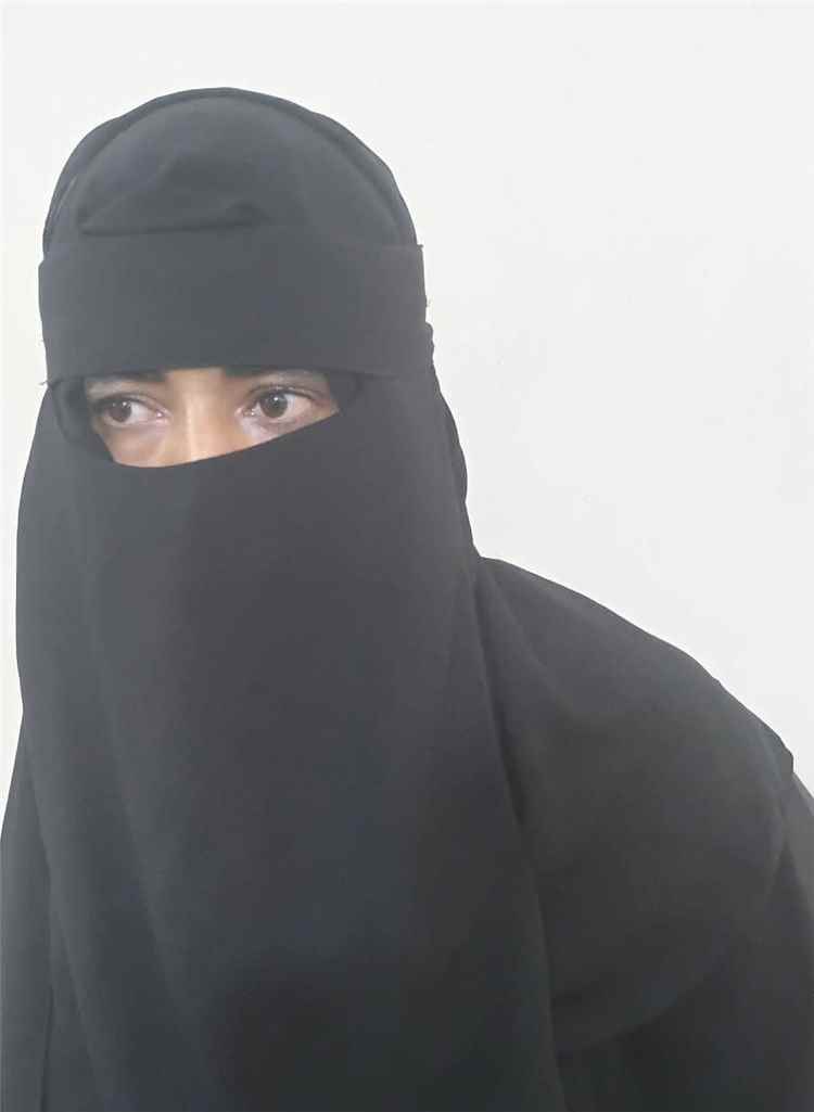 ضبط شخص متنكر بزي نسائي أثناء دخوله مدينة تعز وبحوزته مبالغ مالية متنوعة