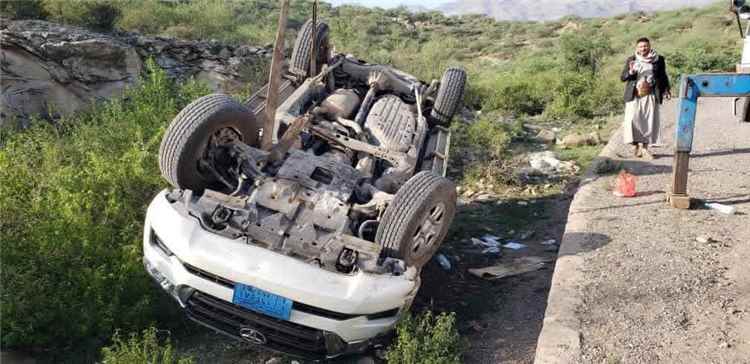 عاجل: نجاة مراسل قناة العربي صدام حسن  من حادث انقلاب مروّع قرب مناخة في الحديدة