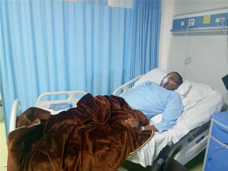 وعكة صحية مفاجئة تنقل أوسام عبدالرحمن أحد المشاركين في فيلم “المرهقون” إلى مستشفى الأمير محمد بن سلمان بعدن
