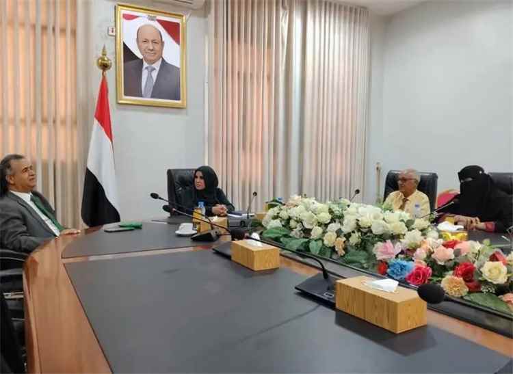 وزيرة الدولة لشؤون المرأة تبحث مع السفير الليبي تعزيز دعم وتمكين المرأة اليمنية.