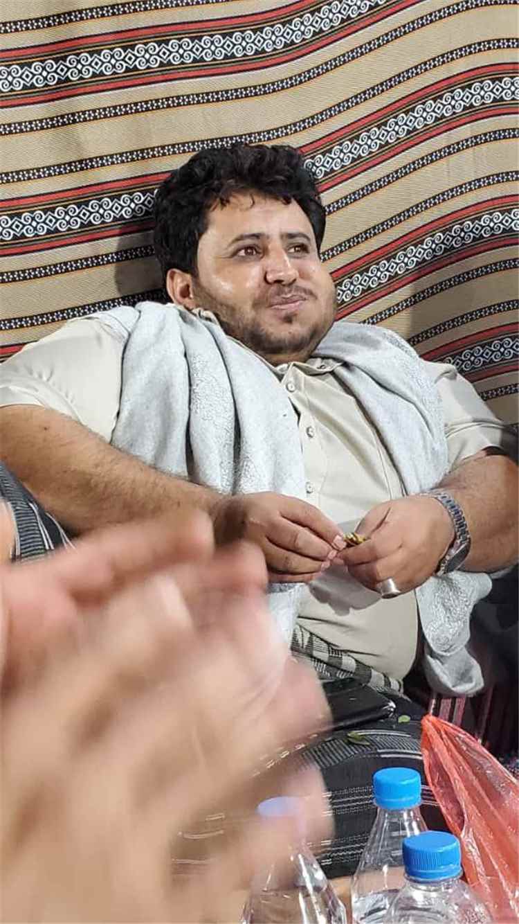 إطلاق نار واعتقال رئيس جمعية سوق القات في عتق إثر خلاف حول “6 حبات قيفي”