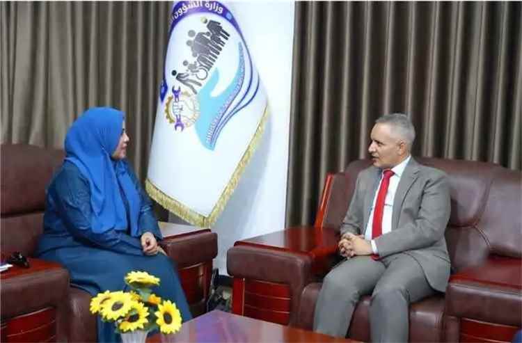 جعسوس تلتقي اليافعي وتؤكد على أهمية تكامل الجهود الحكومية في دعم قضايا المرأة وتعزيز برامج الرعاية الاجتماعية.