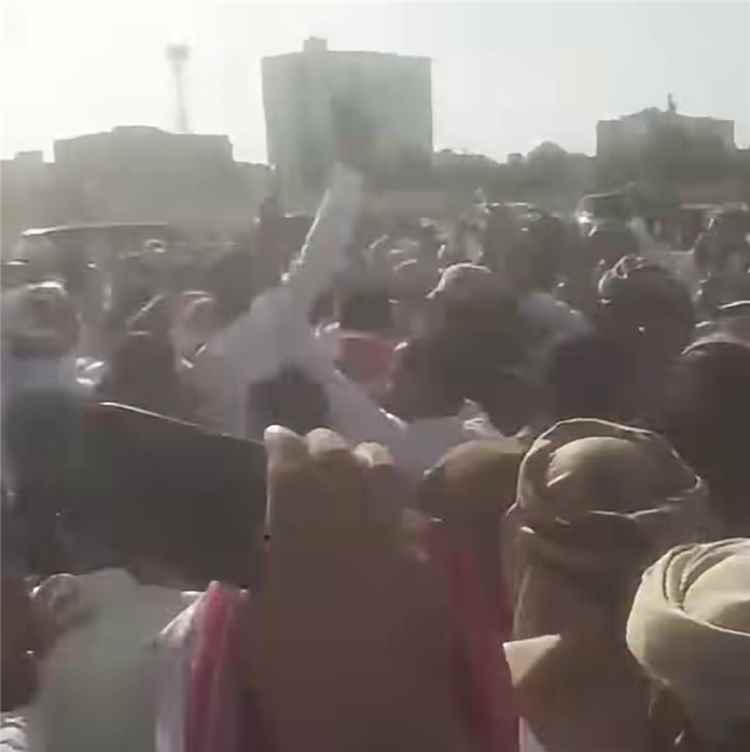 عاجل:في أول تعليق له عقب وفاة والده.. جلال عبدربه منصور هادي يتحدث بهذه الكلمات المؤثرة