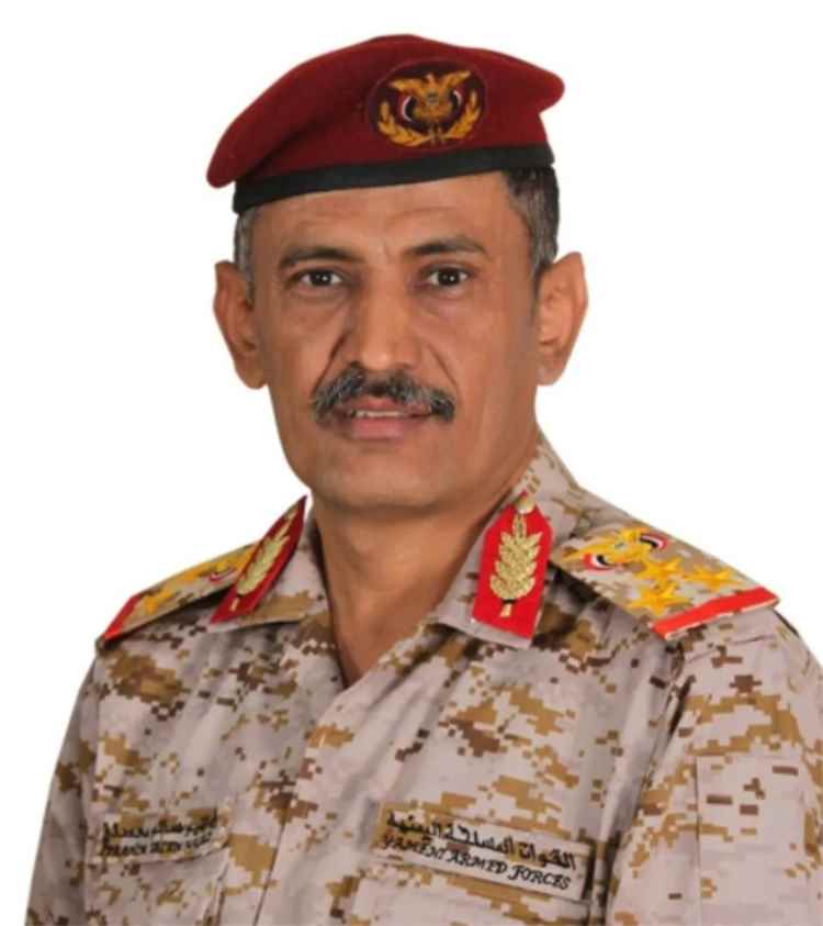 قائد محور الحديدة ينبه إلى ضرورة احترام قواعد القانون الدولي الإنساني في كافة التحركات الميدانية،