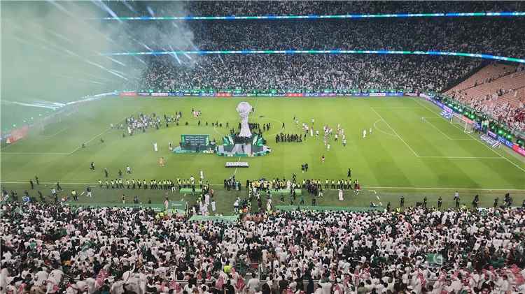 المصور صالح العبيدي يبارك للسعودية التتويج بلقب خليجي 27 على حساب الإمارات