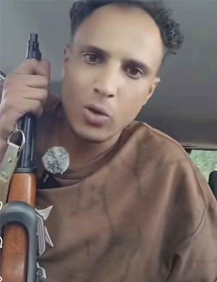 عاجل: ملي~شيا الح~وثي تقوم بإعدام الناشط والإعلامي ضرار القدسي أمام زوجته في تعز