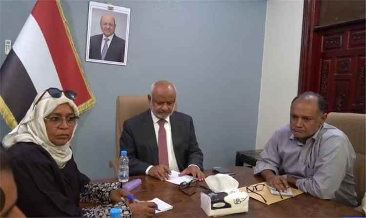 محافظ الحديدة يبحث مع المنظمات الإنسانية الاحتياجات العاجلة للنازحين.
