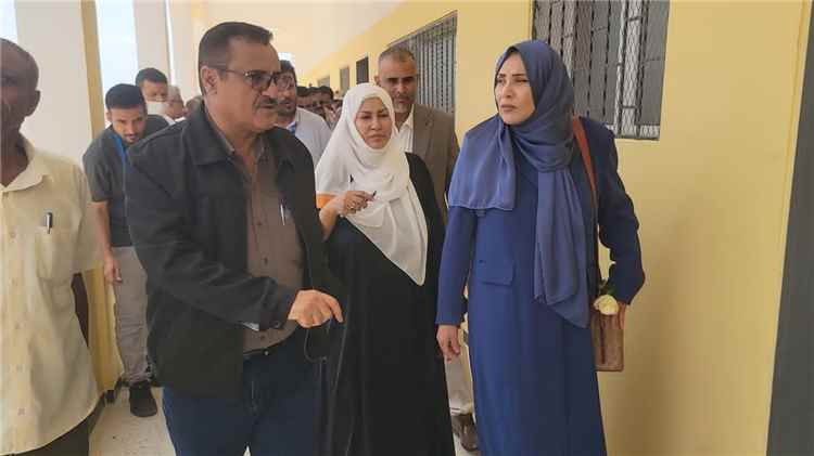 بتكلفة ( 160 ) ألف دولار تمويل سعودي..وكيل عدن "مبجر" يفتتح مشروع بناء ( 6 ) فصول إضافية وإعادة تأهيل مدرسة زائد الخير بمديرية البريقة..