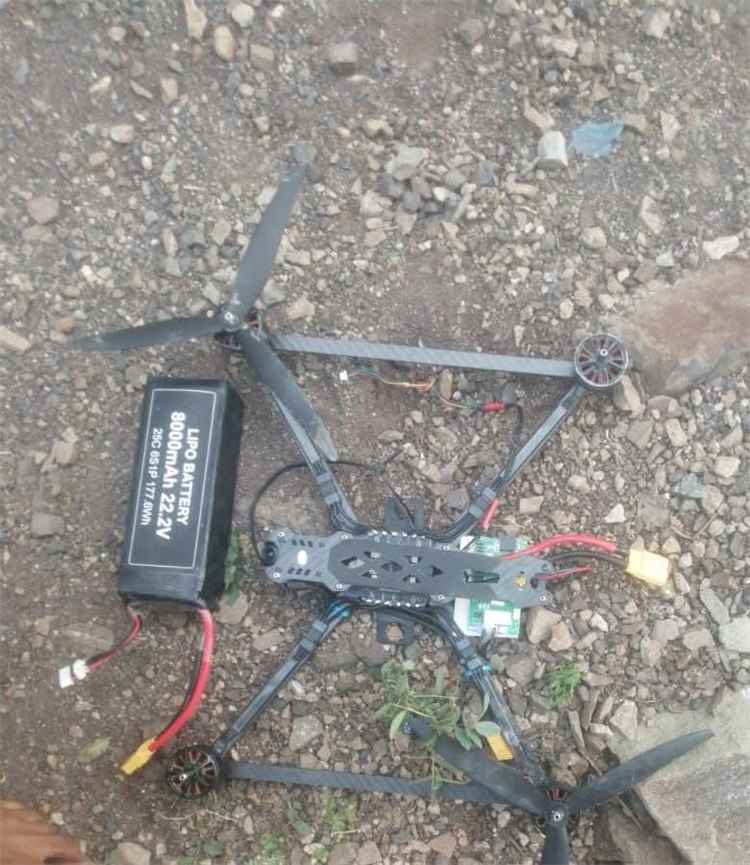 عاجل: إسقاط طائرة مسيّرة في جبهة ضحيح بصبر تعز على يد مقاتلين محليين