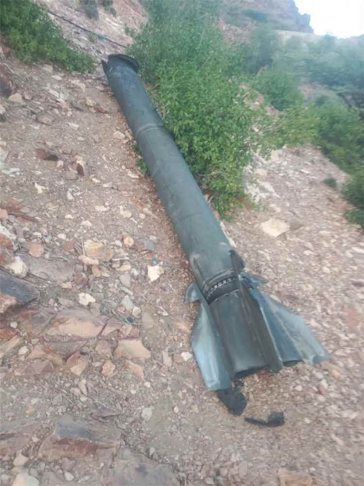 سقوط صاروخ باليستي في منطقة الرويس بالبوكرة دون انفجاره