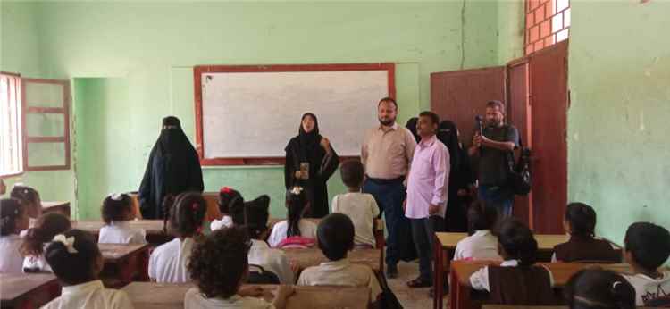اليزيدي يتفقد مدرسة الفقيد إدريس حنبلة بالمنصورة ويؤكد أهمية توفير متطلبات نجاح العملية التعليمية