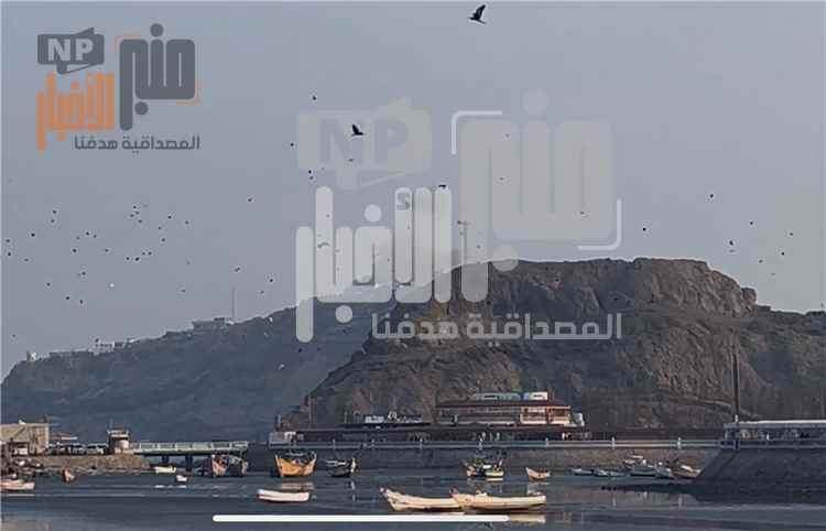 عاجل:شاهد صورة أولية.. لحظة سقوط 5 صواريخ باليستية ح~وثية داخل قصر معاشيق في عدن