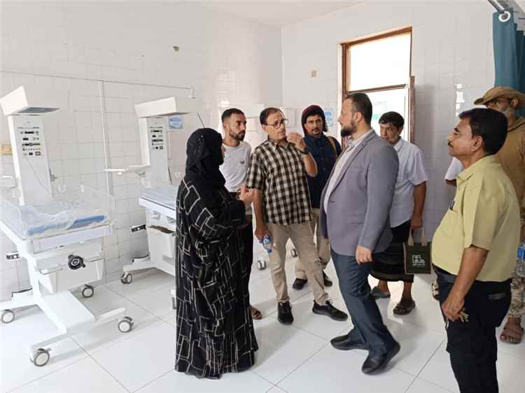 اليزيدي يتفقد مجمع القاهرة الصحي ويطلع على مستوى الخدمات الطبية المقدمة للمواطنين
