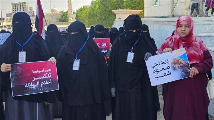 وقفة احتجاجية في مأرب تنديدًا بحصار تعز وتطالب مجلس القيادة والمجتمع الدولي للتحرك العاجل لإنهاء الحصار..