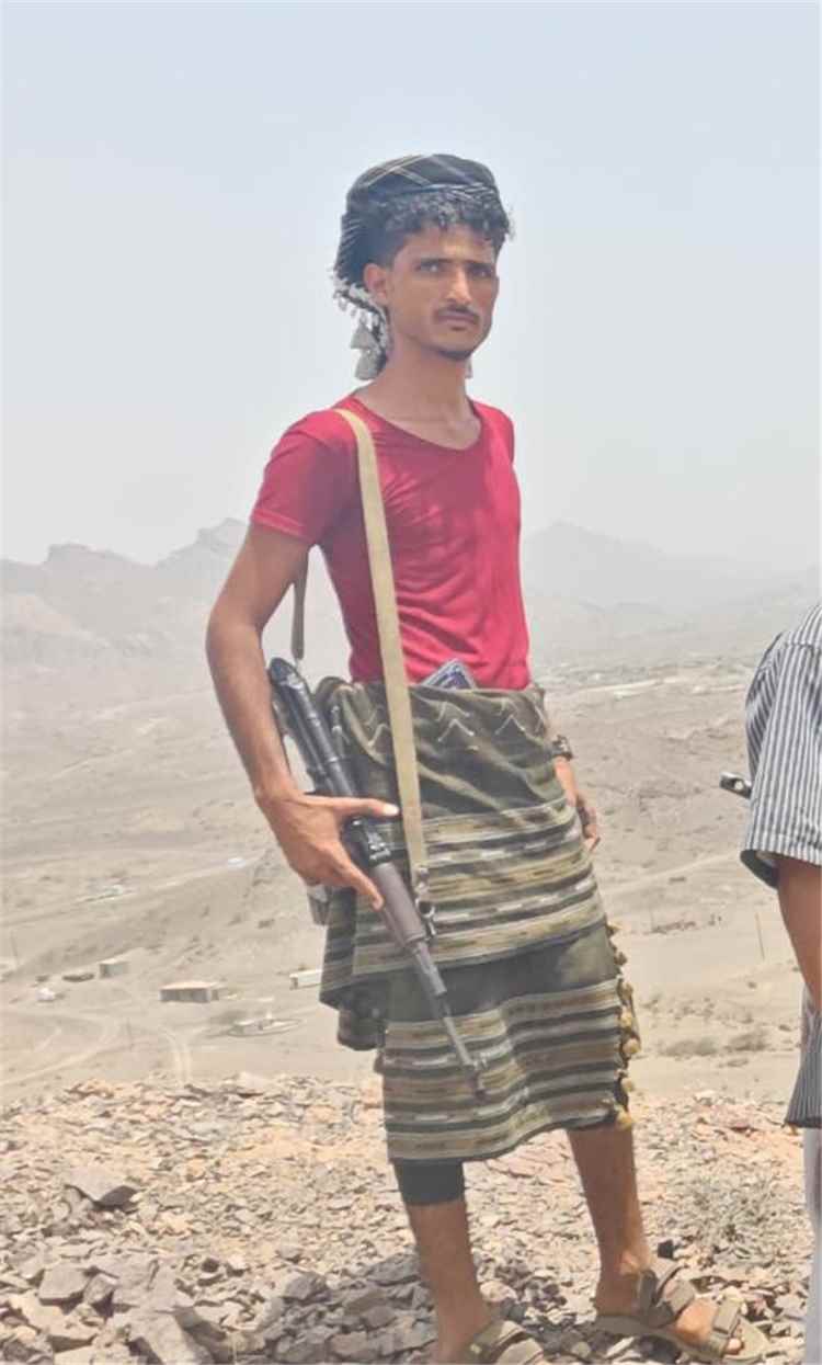 القائد محمد علي «أبو خطاب» يعزّي بوفاة الجندي أيمن فهمي الحوشبي غرقًا في منطقة الملحة بالمسيمير
