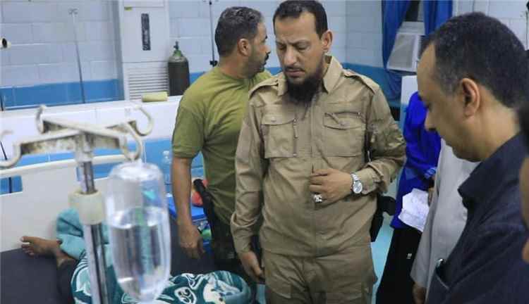 المحافظ شيخ يتفقد مطار عدن الدولي عقب الاستهداف الصاروخي الحوثي ويوجه بإيواء المسافرين
