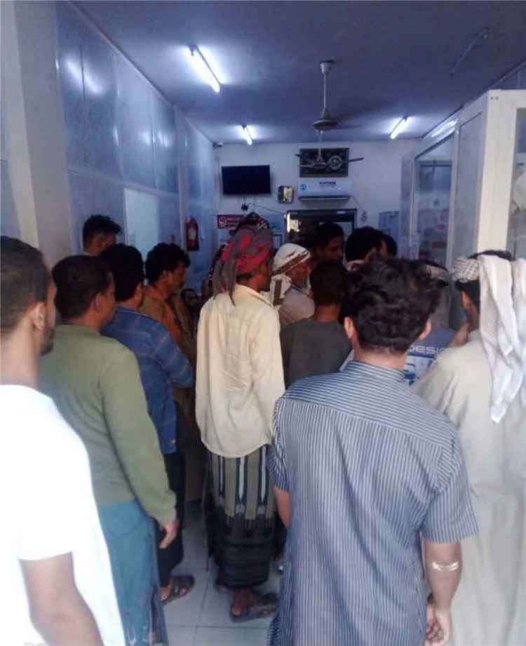 ثابت بن لقور يشيد بموقف أبناء #حضرموت النبيل.. توافد إلى مستشفى ابن سيناء للتبرع بالدم لجرحى #شبوة