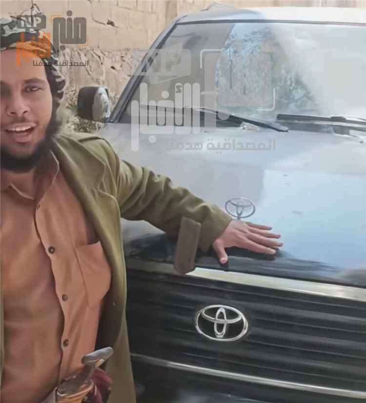 موقف إنساني لافت في تعز.. الشيخ مارش عبد الجليل يتبرع بسيارته الوحيدة لمساندة أبناء جبهتي الشقب وصبر