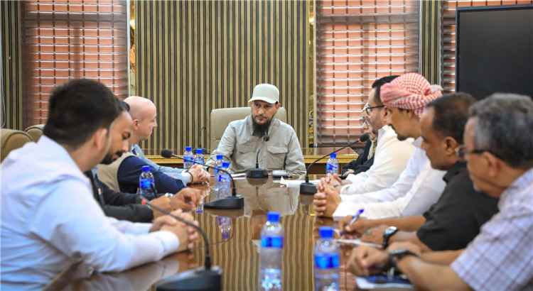 المحافظ شيخ يبحث مع ممثل صندوق الأمم المتحدة للسكان دعم برامج التدريب والتأهيل وسبل مواجهة التحديات الإنسانية في العاصمة عدن