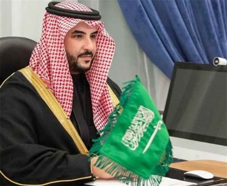 كاتب صحفي تهامي متسائلا عن الجهات التي  تقف وراء محاولات عرقلة استقلال الألوية التهامية...ومن يجرؤ على عرقلة توجيهات خالد بن سلمان .