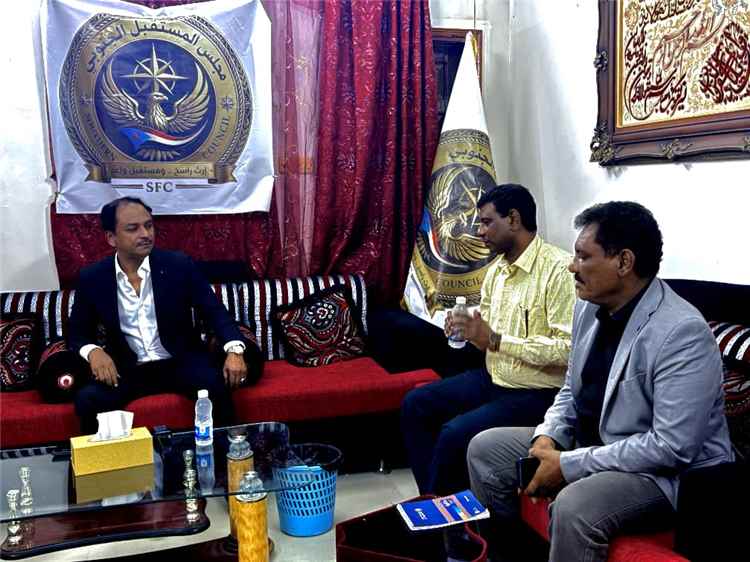 باعوم يستقبل وفدًا من سقطرى ويبحث معه تعزيز التنسيق والعمل المشترك