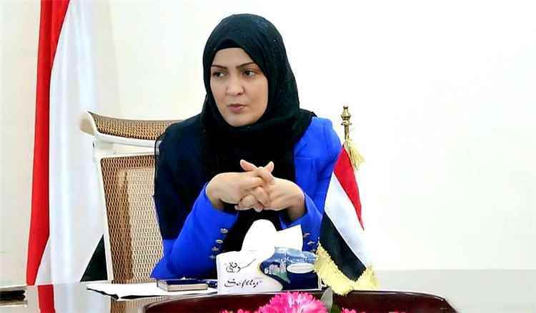 وزيرة الشؤون القانونية تشيد بجهود السلطة المحلية في عدن لاحتواء التداعيات الإنسانية وموجات النزوح