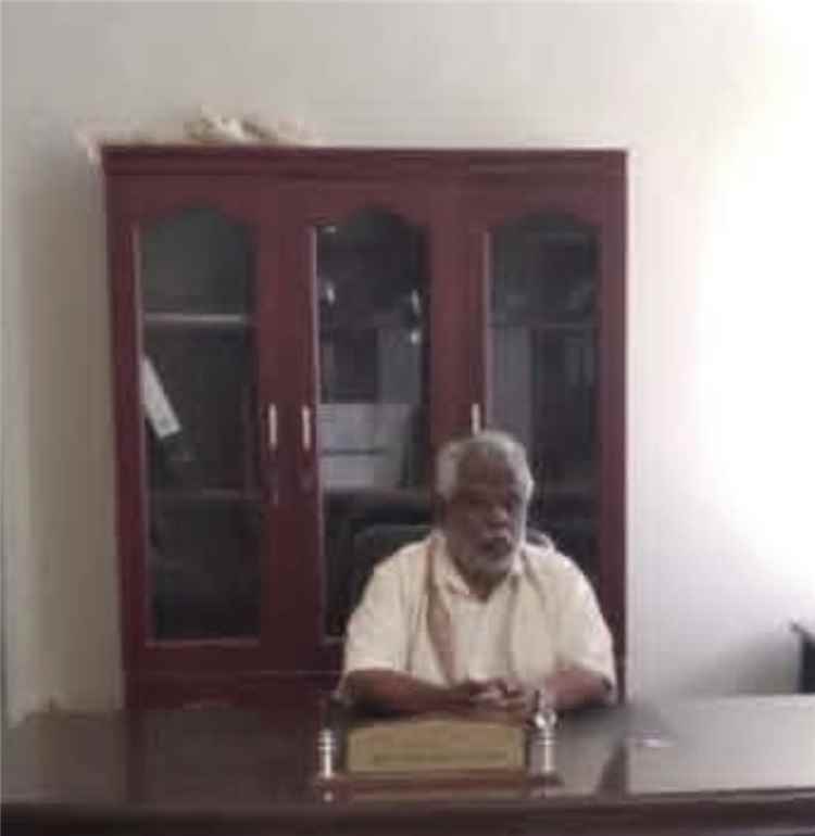 الشيخ محمد الخرس بافقير يعمل بصمت لخدمة مديرية ميفعة وأهلها
