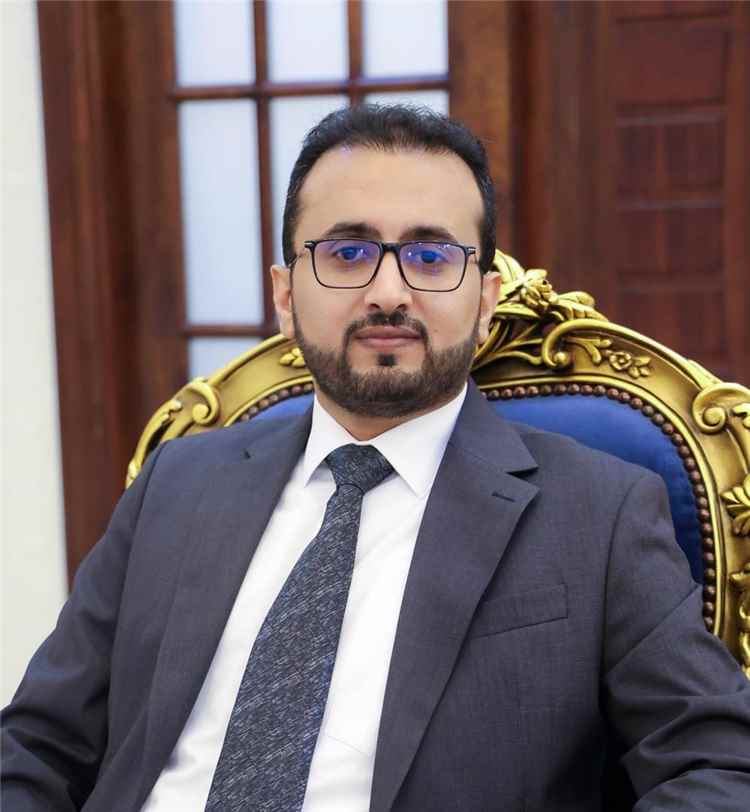 انفراجة مرتقبة في ملف رواتب الموظفين النازحين.. وزير الخدمة المدنية يعلن تحركات لصرف المتأخرات وإضافة 231 معلماً ومعلمة إلى كشوفات المرتبات