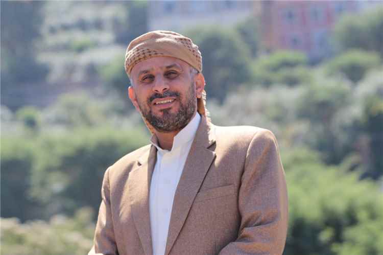 مقرب من رئيس مجلس النواب يهاجم رئيس مؤسسة فجر الأمل الخيرية للتنمية الإجتماعية في تعز