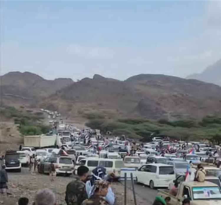 يحدث الان..حشود من يافع وردفان تتجه إلى عدن للمشاركة في فعالية تأسيس الجيش الجنوبي