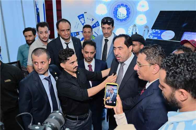 وزير الشباب والرياضة نائف البكري: الراعبي شركة كبيرة وراعية للمعارض في مجال الطاقة المتجددة