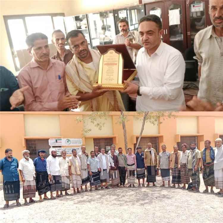 مدير عام ردفان يبحث مع أبناء وحدة أولويات المنطقة ويؤكد دعم التعليم والشباب والمياه