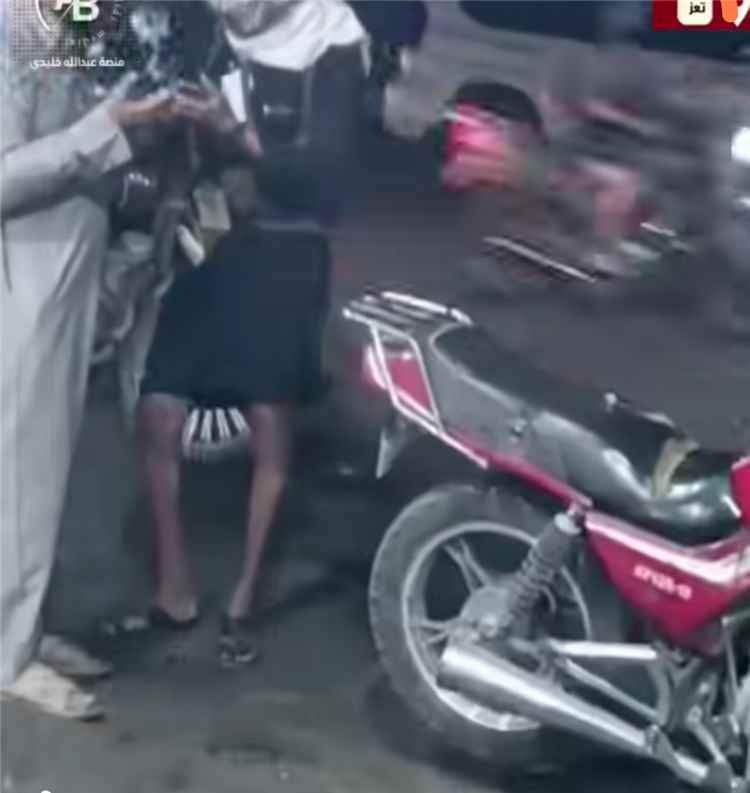 عاجل: مسلحون برفقة صاحب شركة كهرباء تجارية يقطعون التيار عن مواطنين في تعز